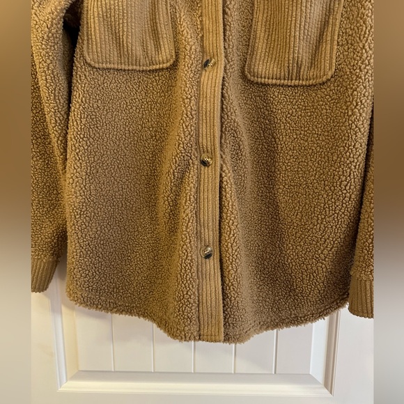 Thread & Supply High Pile Fleece Shacket Size Large - Picture 8 of 15